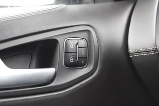 Ford Kuga Ford Kuga 1.5 EcoBoost Vignale | Trekhaak Afneembaar 2000KG | Cruise Control | Navigatie | Climate Control | Lichtmetalen Velgen | - afbeelding nr 21