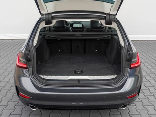 BMW 3 Serie BMW 3-serie Touring 330e 293pk Sport Line | Full LED | Carplay | Stoel/stuurverwarming | Trekhaak - afbeelding nr 49