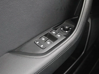 Škoda Superb Skoda Superb 1.4 TSI iV Laurin & Klement | Panoramadak | Leder | Stoelventilatie | Adaptive cruise | Canton Sound | Memory | 360 camera | Trekhaak | Standkachel | Keyless | Virtual Cockpit | PHEV - afbeelding nr 15