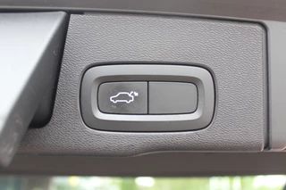 Volvo XC60 Volvo XC60 2.0 T4 R-Design / 360Camera / Leder&Alcantara / 20'' / Navigatie / Dodehoek / DAB / Cruise Control - afbeelding nr 35
