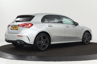 Mercedes-Benz A-Klasse Mercedes-Benz A-klasse 250e AMG Night | Stoelverwarming | Carplay |  Widescreen | Sfeerverlichting | Camera | Leder/Alcantara | Navigatie | Full LED - afbeelding nr 32