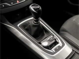 Peugeot 308 (PANORAMADAK, APPLE CARPLAY, GROOT NAVI, DENON AUDIO, KEYLESS, LEDER, SPORTSTOELEN, 360 CAMERA, CRUISE, NIEUWE APK, NIEUWSTAAT) - afbeelding nr 11