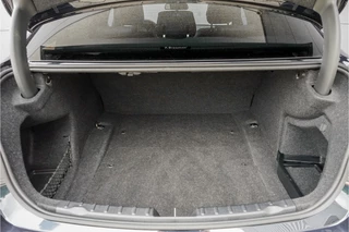 BMW 3 Serie BMW 3 Serie 330i xDrive High Ex M-Sport Individual Schuifdak Navi Pro 18