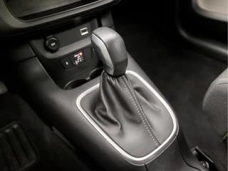 Citroën C3 Citroën C3 1.2 PureTech C-Series Automaat (APPLE CARPLAY, GROOT NAVI, CRUISE, PARKEERSENSOREN, SPORTSTOELEN, LANE ASSIST, LED KOPLAMPEN, NIEUWSTAAT) - afbeelding nr 9