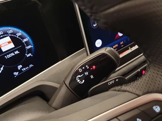 Volkswagen Passat Volkswagen Passat Variant 1.5 eHybrid 272pk DSG/AUT R-Line Wegklapbare trekhaak, Panoramadak, Leder - afbeelding nr 16