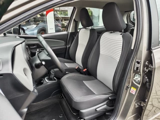 Toyota Yaris Toyota Yaris 1.5 VVT-i Active | Navi | Cruise Control | Achteruitrijcamera - afbeelding nr 26