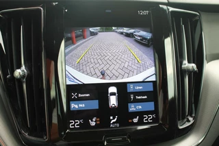 Volvo XC60 Volvo XC60 T6 Recharge AWD R-Design | Panoramadak | Parkeercamera | HUD | Pilot Assist | BLIS | Stoelverwarming | Trekhaak | Glossy Black | Keyless - afbeelding nr 46