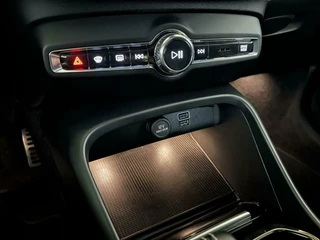 Volvo XC40 Volvo XC40 1.5 T5 Recharge R-Design Pano Cruise Camera - afbeelding nr 44