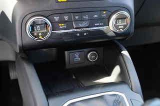 Ford Kuga Ford Kuga 1.5 EcoBoost Titanium 120pk Wegklapbare Trekhaak | Navigatie | Parkeersensoren | Apple Carplay | Metaal lak | Dealer onderhouden - afbeelding nr 28