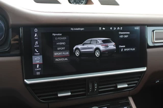 Porsche Cayenne Porsche Cayenne 3.0 E-Hybrid / Trekhaak / 360Camera / Burmester / Sportdesign / Sportchrono / Softclose / 21'' / Luchtvering / Keyless / Stuurverwarming / Matrix LED / DAB - afbeelding nr 20