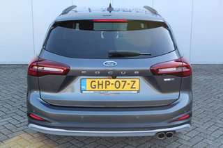 Ford Focus Trekgewicht 1.500kg ! Slechts 3.300km ! Ruim €. 9.000,- beneden de nieuwprijs ! Volautm. airco dual, navigatie, telefoonvoorb., adaptive cruise control, LED verlichting, metallic lak, camera, front-, lane- en side assist, LM wielen, Isofix etc. - afbeelding nr 6