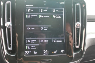 Volvo XC40 Volvo XC40 T4 Recharge R-Design | Parkeercamera | Stoelverwarming | Leder | Electr. Stoelen | Glossy Black | Keyless - afbeelding nr 40