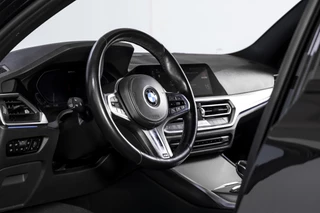 BMW 3 Serie BMW 3 Serie Touring 330e 292 PK xDrive High Executive M-Sport - Automaat | Dig. Cockpit | Cruise | Stoelverw. | PDC | 360 Camera | NAV + App. Connect | ECC | Elek. Klep | DAB | LM 18