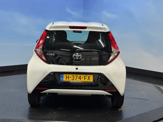 Toyota Aygo Toyota Aygo 1.0 VVT-i x-play Airco | Camera | 5 deurs | Elktr pakket. - afbeelding nr 6