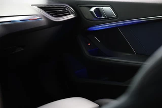 BMW 1 Serie BMW 1 Serie 118i M-Performance M-Sport H&K LEDER SFEER '20 - afbeelding nr 23