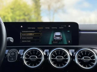 Mercedes-Benz A-Klasse Mercedes-Benz A-klasse 180 Aut. AMG | Camera | Sfeer | Apple Carplay | - afbeelding nr 35