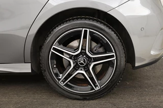 Mercedes-Benz A-Klasse Mercedes-Benz A-klasse 250e AMG Night | Carplay | Stoelverwarming |  Camera | Sfeerverlichting | Navigatie | Widescreen | Park Assist | Leder/Alcantara - afbeelding nr 32