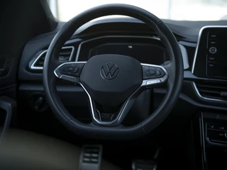Volkswagen T-Roc Volkswagen T-Roc 1.5TSi 150pk R-Line | LED Matrix | DAB | App Connect | 18
