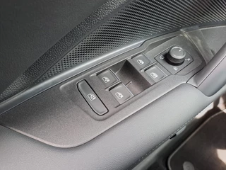 Volkswagen Tiguan Volkswagen Tiguan 1.5 eTSI R-Line Business | Pano | Trekhaak | Stoelverwarming | ACC | HUD | - afbeelding nr 44