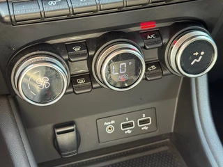 Renault Captur Renault Captur 1.3 TCE MHEV AUT. 158PK LED HALF-LEER NAVI CAMERA CARPLAY AIRCO LMV PDC - afbeelding nr 13
