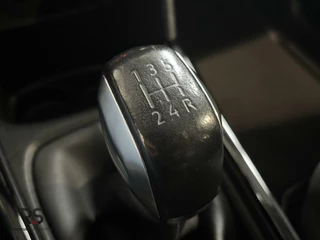 Peugeot 2008 Peugeot 2008 1.2 110 pk Allure | Pano | Clima | Cruise | CarPlay | Stoelverw. | PDC | 16