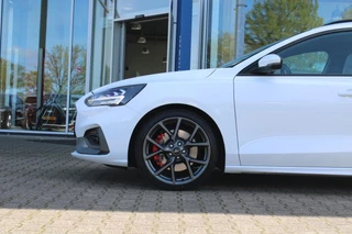 Ford Focus Ford Focus Wagon 2.3 EcoBoost ST-3 | Panoramadak |  Adaptive cruise control | Winter Pack | Camera | Trekhaak | Elektrische achterklep - afbeelding nr 44