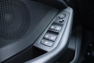 BMW 1 Serie BMW 1-serie 118i 140PK AUTOMAAT EXECUTIVE EDITION | PANORAMISCH SCHUIF/KANTELKDAK | AFNEEMBARE TREKHAAK | DRAADLOZE TELEFOONLADER | DRAADLOZE APPLE CARPLAY/ANDROID AUTO | NAVIGATIE | ACHTERUITRIJ CAMERA | PARKEERSENSOREN VOOR EN ACHTER | CRUISE CONTROL | FULL LED KOPLAMPEN | CLIMATE CONTROL | ALL SEASON BANDEN | 17