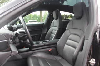 Porsche Taycan Porsche Taycan Performance 84 kWh / Panoramadak / Camera / Passenger Display / 20'' / Luchtvering / Sportchrono / Stoelventilatie / Stuurverwarming / Dodehoek / Apple CarPlay / Stoelverwarming / Cruise Control - afbeelding nr 4