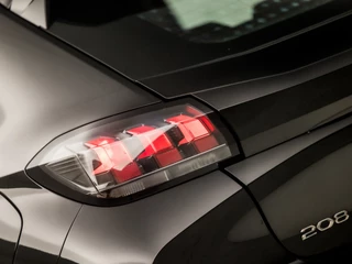 Peugeot 208 Peugeot 208 1.2 PureTech Sport (APPLE CARPLAY, GROOT NAVI, PARKEERSENSOREN, SPORTSTOELEN, LED KOPLAMPEN, LANE ASSIST, CRUISE, NIEUWSTAAT) - afbeelding nr 26