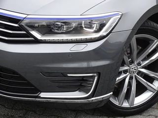 Volkswagen Passat Volkswagen Passat Variant TSI GTE 218PK DSG / Highline / R-Line / LED - afbeelding nr 43