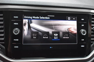 Volkswagen T-Roc Volkswagen T-Roc 1.5 TSI Style Business Trekhaak Navi Carplay stoel/stuur verwarming el-achterklep - afbeelding nr 47
