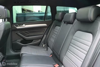 Volkswagen Passat Volkswagen Passat Variant 2.0 TSI 4Motion  / R-Line / Pano - afbeelding nr 13