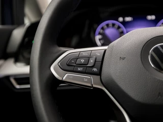 Volkswagen Golf Volkswagen Golf Variant 1.0 TSI Luxury Sport (APPLE CARPLAY, GROOT NAVI, SFEERVERLICHTING, STUUR/STOELVERWARMING, SPORTSTOELEN, KEYLESS, PARKEERSENSOREN, NIEUWSTAAT) - afbeelding nr 17