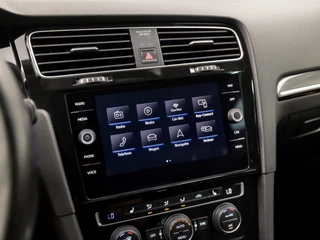 Volkswagen Golf Volkswagen Golf 1.5 TSI R-Line Sport 150Pk Automaat (VIRTUAL COCKPIT, APPLE CARPLAY, GROOT NAVI, CAMERA, LED KOPLAMPEN, ALCANTARA, ADAPTIVE CRUISE, LM VELGEN, DAB+, NIEUWE APK, NIEUWSTAAT) - afbeelding nr 28