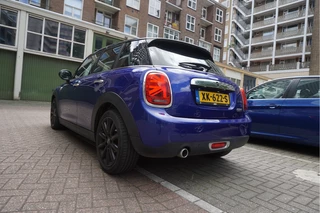 MINI Cooper MINI Cooper Mini 1.5 Pepper | NL AUTO | HUD | Sportinterieur (leer/ stof/ stoelverwarming) | Apple Carplay | Sfeerverlichting | 17inch | LED pakket | Keyless GO/ ENTRY | DUAL ZONE CLIMATE | Bonnet Stripes | Zwart dak | Front- achterspoiler - afbeelding nr 6