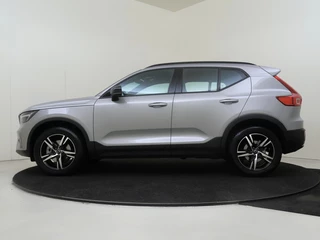 Volvo XC40 Volvo XC40 B4 Plus Dark | Trekhaak | Dodehoekdetectie | Achteruitrijcamera - afbeelding nr 2