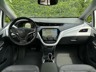 Opel Ampera-e Opel Ampera-e Business executive 60 kWh, NL AUTO, NAP, BOSE, LEDER, NAVI, CRUISE, KEYLESS, CAMERA, DODEHOEK, ECC-AIRCO, STOEL/STUURVERWARMING, LICHTMETAAL 17