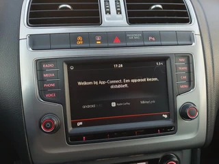 Volkswagen Polo Volkswagen Polo 1.0 BlueMotion Connected Series - NAP / CARPLAY / DAB / P.SENSOREN V+A / LM-VELGEN '17 / EXTRA SET '15 / NWE APK ! - afbeelding nr 40