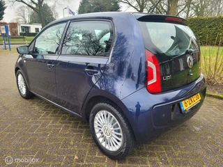 Volkswagen up! Volkswagen Up! 1.0 High up! BlueMotion,navi,airco,lm. - afbeelding nr 3