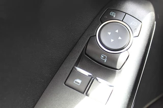 Ford Fiesta Ford Fiesta 1.0-100pk EcoBoost Titanium 5drs. Uiterst nette, luxe en zuinige Ford Fiesta. Voalautm. airco, Cruise control, Navigatie, LM wielen, Metallic lak, Parkeersensoren achter, Telefoonvoorb., Lane assist etc. - afbeelding nr 10