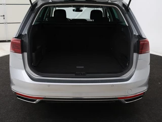 Volkswagen Passat Volkswagen Passat 1.4 TSI PHEV GTE Business | Adaptive cruise |  Camera | Carplay | Stoelverwarming | Massage | Navigatie | Full LED - afbeelding nr 12