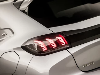 Peugeot 208 Automaat (VIRTUAL COCKPIT, APPLE CARPLAY, GROOT NAVI, LEDER, SFEERVERLICHTING, SPORTSTOELEN, 360 CAMERA, ADAPTIVE CRUISE, KEYLESS, GETINT GLAS, NIEUWSTAAT) - afbeelding nr 28