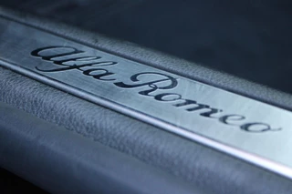 Alfa Romeo Tonale Alfa Romeo Tonale 1.5T 160PK HYbrid VELOCE | PANORAMISCH SCHUIF / KANTELDAK | LEDEREN BEKLEDING | VOORSTOELEN / STUUR VERWARMD | VOORSTOELEN GEVENTILEERD | VOORSTOELEN ELEKTRISCH VERSTELBAAR | DRAADLOOS APPLE CARPLAY / ANDROID AUTO | 360° CAMERA | AUTOMATISCH DIMMENDE BUITENSPIEGELS | 20