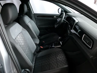 Volkswagen T-Roc Volkswagen T-Roc 1.5 TSI 150PK R-LINE EVO IQ LIGHT ALCANTARA ELEK.KLEP CARPLAY STOEL/STUUR VERW. 18