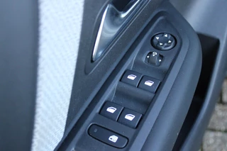 Citroën C4 Citroen C4 1.2 130PK FEEL PACK | NAVIGATIE | HEAD UP DISPLAY | ACHTERUITRIJ CAMERA | APPLE CARPLAY/ANDROID AUTO | LICHTMETALEN VELGEN | PARKEER SENSOREN | CLIMATE CONTROL | AFNEEMBARE TREKHAAK | EXTRA GETINTE ACHTER RUITEN | - afbeelding nr 14