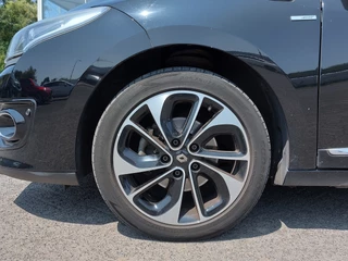 Renault Mégane Renault Mégane 1.2 TCe 131pk Automaat BOSE 5-Deurs | Navi | Clima | Cruise | Panorama Schuifdak | Keyless Entry | Licht+Regensensor | Pdc V+A+Camera | Stoelverwarming | Privacy Glass | 17''lm - afbeelding nr 37
