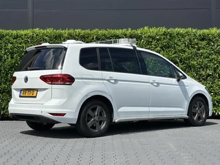 Volkswagen Touran Volkswagen Touran 2.0 TDI SCR EURO 6, HONDENAUTO, FACELIFT, NAVI, CRUISE, ECC-AIRCO, PARKEERSENSOREN, LICHTMETAAL 16