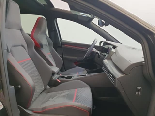 Volkswagen Golf Volkswagen Golf 2.0 TSI GTI CLUBSPORT 300pk Panoramadak, IQ.Light, Camera - afbeelding nr 2