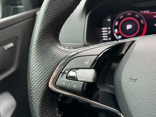 Škoda Karoq Skoda Karoq 1.5 TSI Sportline Automaat | Panoramadak | LED | Stoelverwarming | Adaptieve cruise control | Dode hoek detectie | Trekhaak uitklapbaar | Canton HiFi | Elektrisch bedienbare achterklep | Parkeersensoren voor en achter | Achteruitrijcamera - afbeelding nr 11