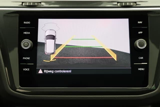 Volkswagen Tiguan Leer, Panoramadak, ACC, Camera, Apple Carplay, DAB, PDC, Trekhaak, 19'' - afbeelding nr 48